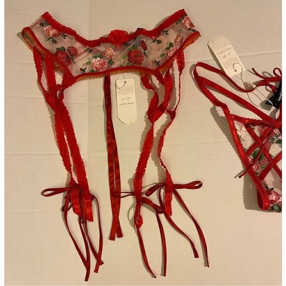 Victoria’s Secret For Love & Lemons Roses Lace Lattice GARTER BELT & Thongs NWT - Picture 9 of 14